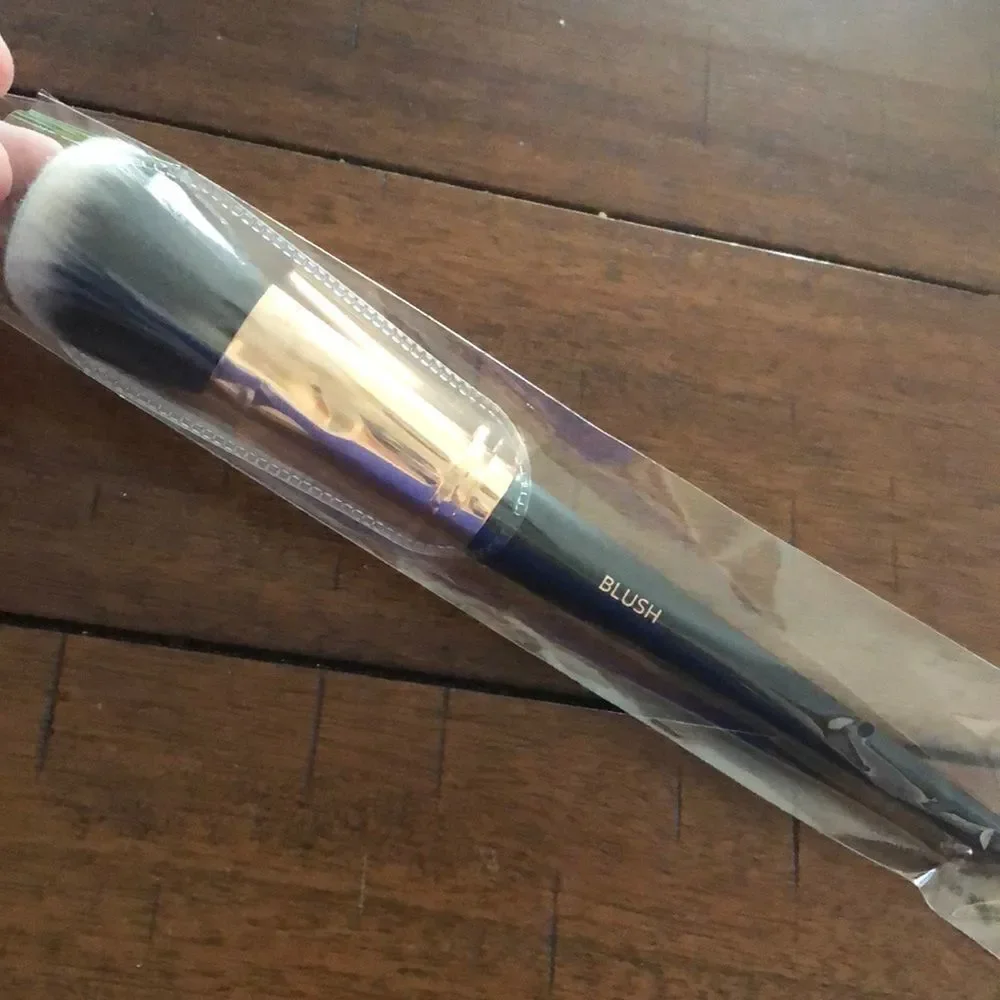 NWT- SHAINA B MIAMI Blush Brush
